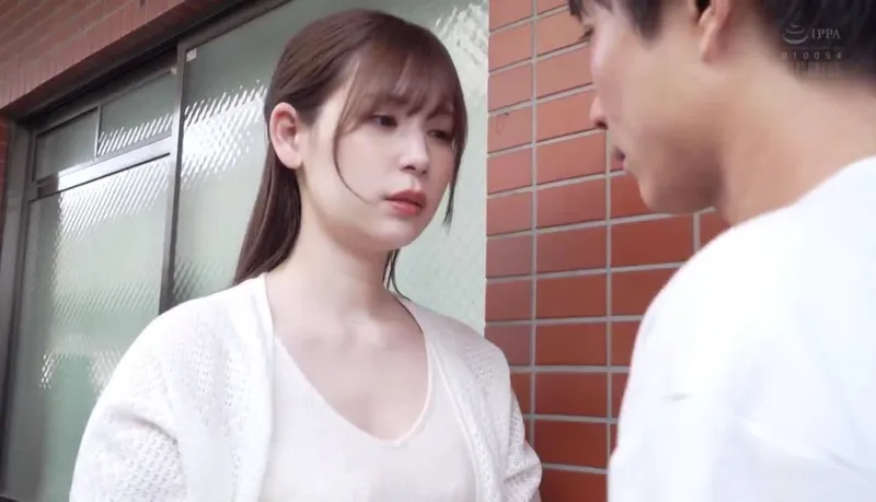 Gã chồng tẻ nhạt, bà xã nhận ra cậu thanh niên nhà kề bên tốt hơn