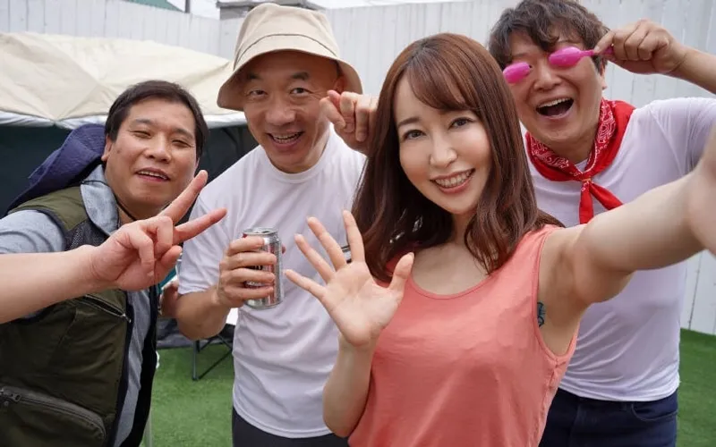 Chồng yêu để người vợ cắm trại 3 ngày 2 đêm với hiệp hội khu phố mà không biết…