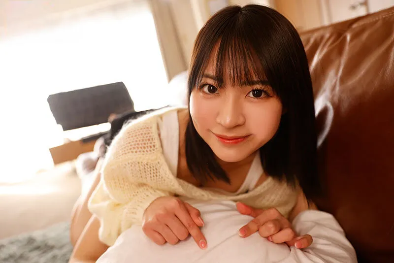 Chị gái lần đầu có anh yêu còn nhiều ngỡ ngàng nên mượn cây hàng thằng em tập trước